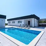 Va.lunga With Pool And Wirpool * Pula