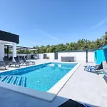 Villa Va.lunga With Pool And Wirpool