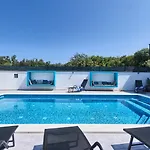 Va.lunga With Pool And Wirpool * Pula