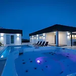 Villa Va.lunga With Pool And Wirpool Pula