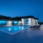 Va.lunga With Pool And Wirpool * Pula