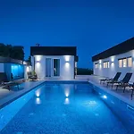 Villa Va.lunga With Pool And Wirpool *