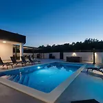 Villa Va.lunga With Pool And Wirpool *