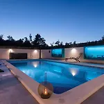 Va.lunga With Pool And Wirpool * Pula