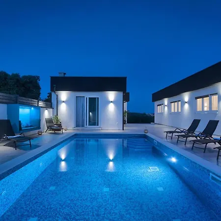 Vila Va.lunga With Pool And Wirpool *