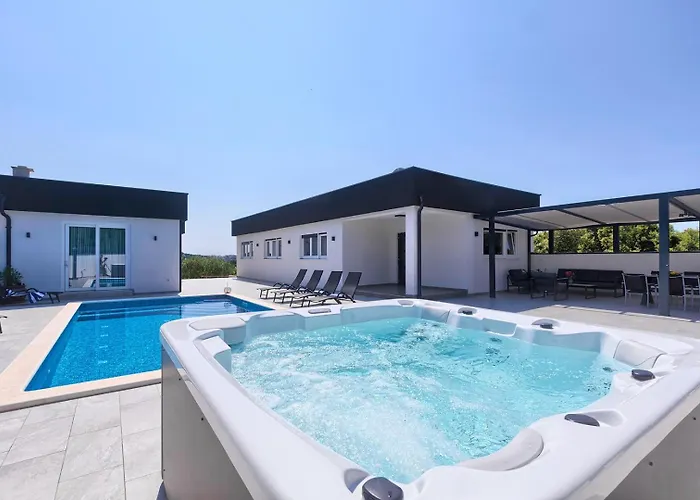 Villa Va.lunga With Pool And Wirpool