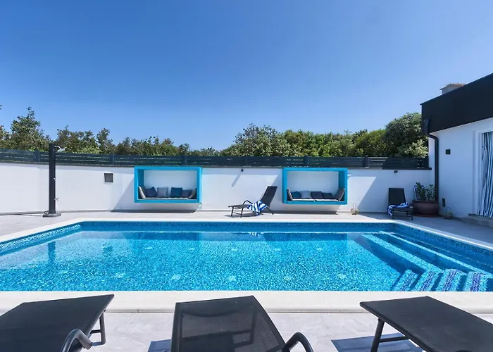 Va.lunga With Pool And Wirpool * プーラ