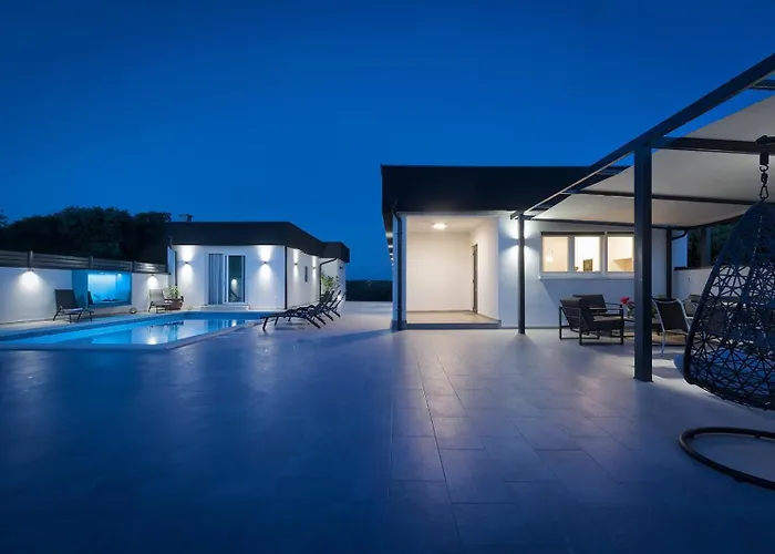 Va.lunga With Pool And Wirpool プーラ