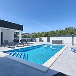 Willa Va.lunga With Pool And Wirpool