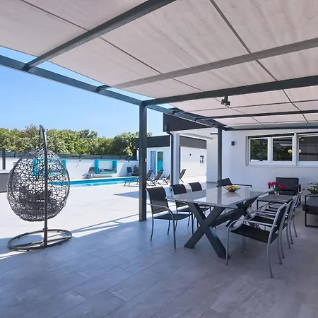 Villa Va.lunga With Pool And Wirpool