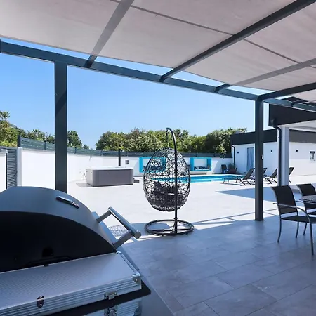 Vila Va.lunga With Pool And Wirpool Pula