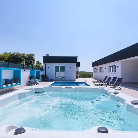فيلة Va.lunga With Pool And Wirpool