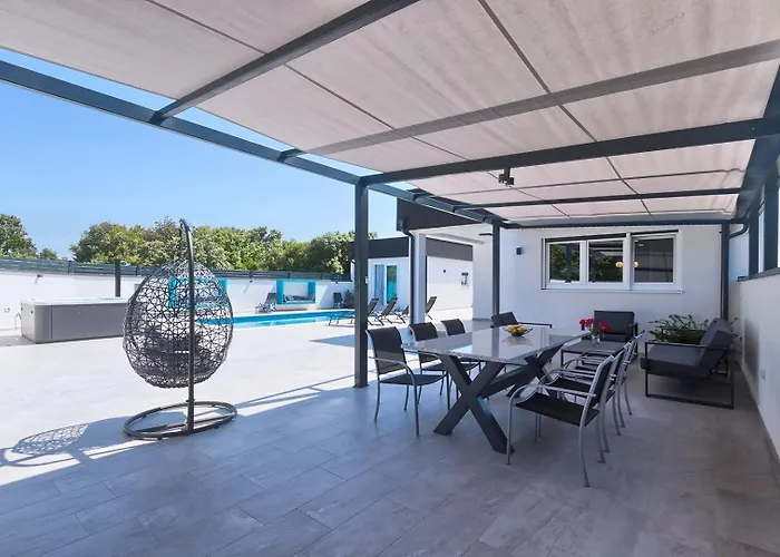 Villa Va.lunga With Pool And Wirpool