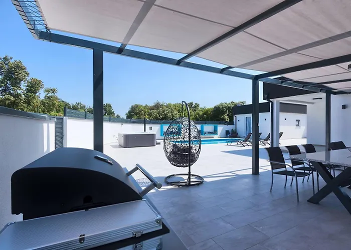 Vila Va.lunga With Pool And Wirpool Pula