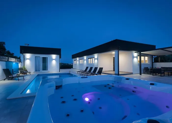 Villa Va.lunga With Pool And Wirpool Pula