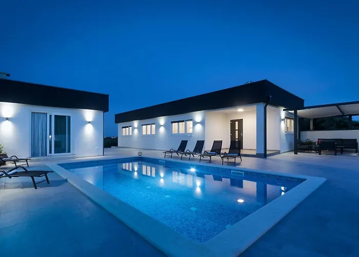 Va.lunga With Pool And Wirpool