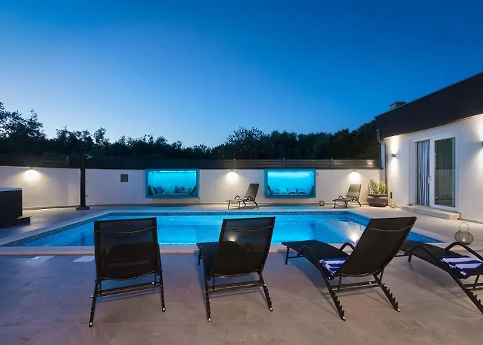 Va.lunga With Pool And Wirpool