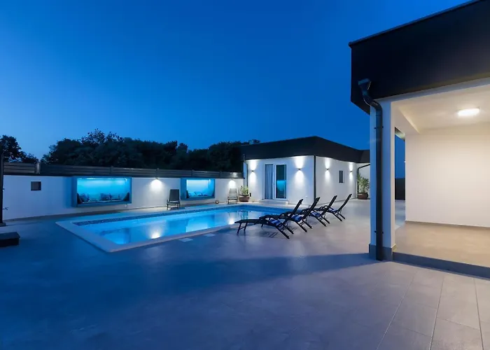 Va.lunga With Pool And Wirpool