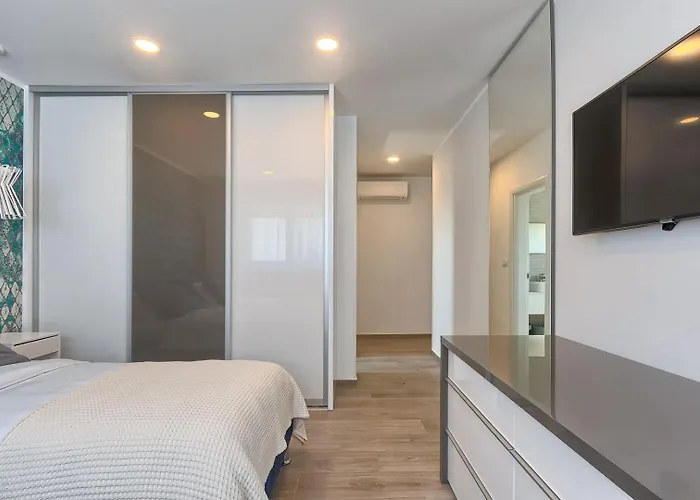 Va.lunga With Pool And Wirpool *